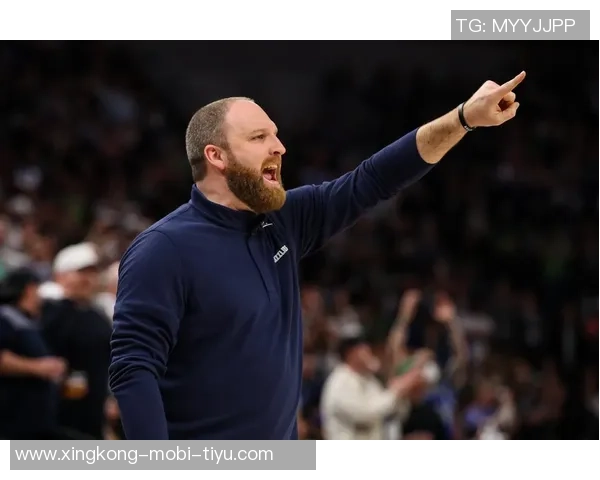 詹金斯关键时刻果断出手三分绝平展现不设限的篮球精神